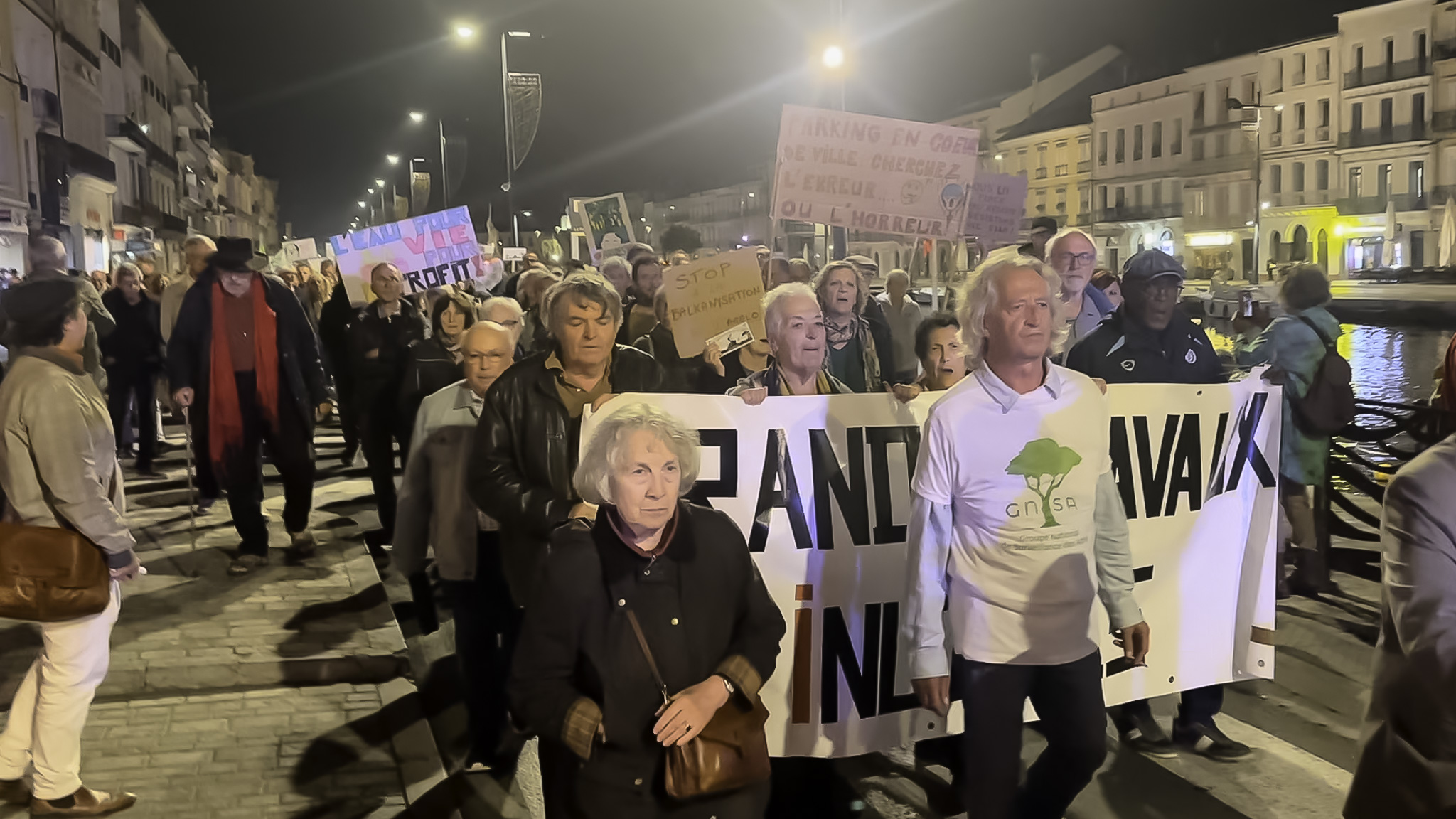 5 novembre manifestation à Sète contre le parking de la place Aristide Briand - Photo - PLURIELLE INFO