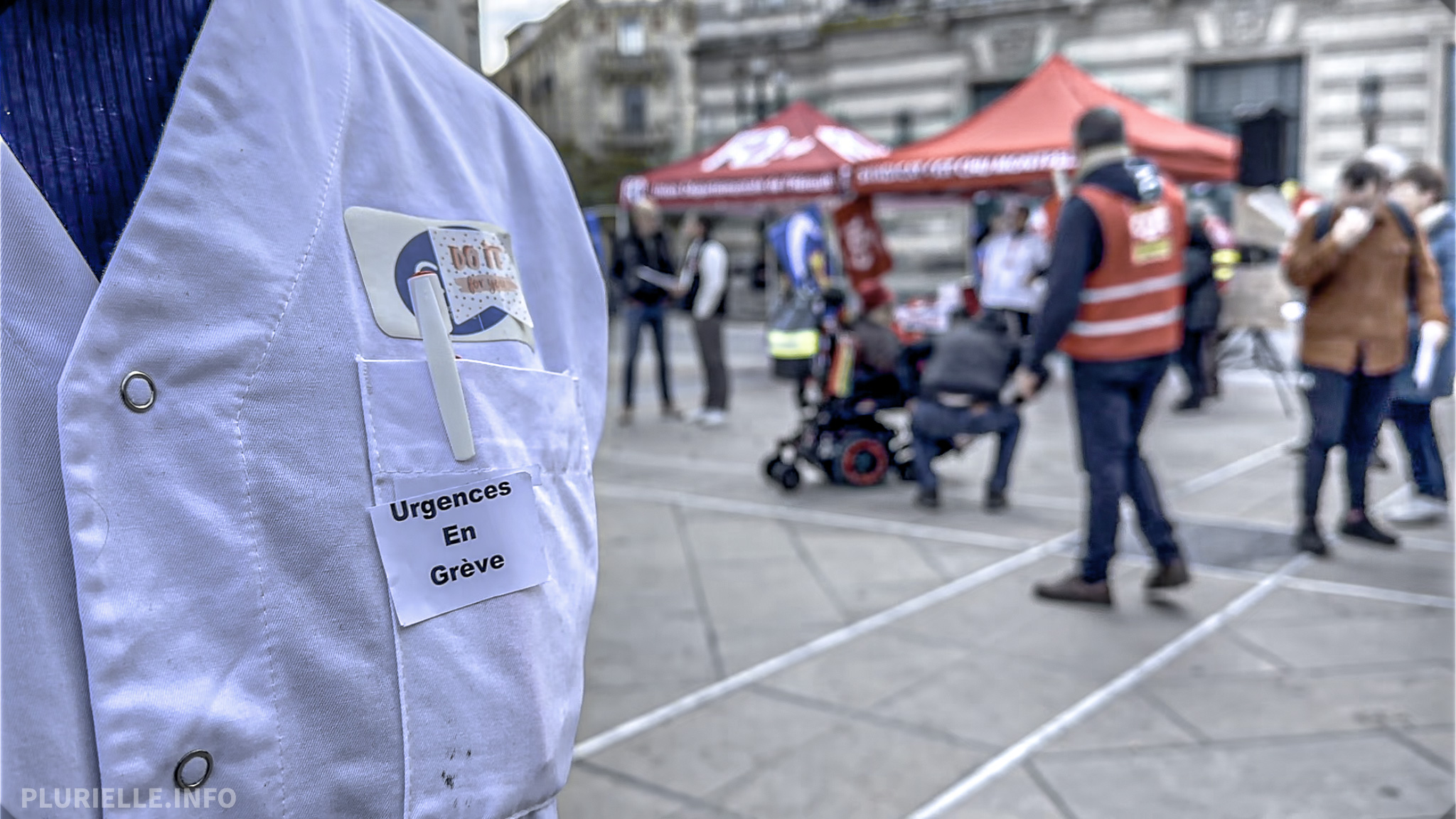 CHU de Montpellier urgences en grève mobilisation sur la Comédie - Photo - PLURIELLE INFO