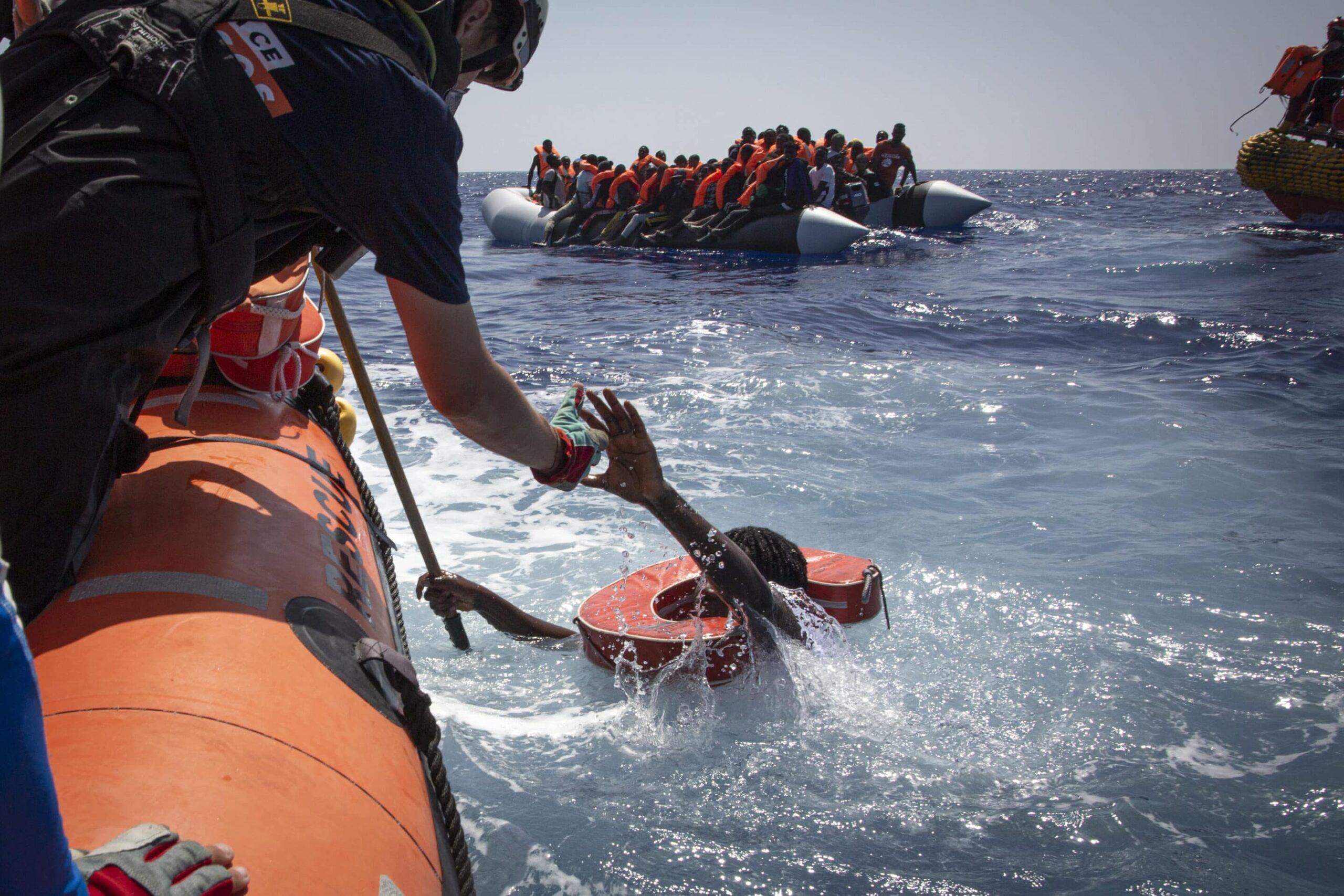 Sauvetage humanitaire en mer - Photo - SOS MEDITERRANEE