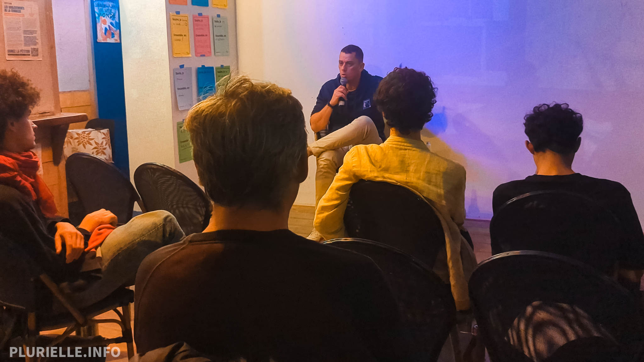 Rhany Slimane (LFI) anime un « café populaire » au Quartier Généreux - Photo - Manon Pichon