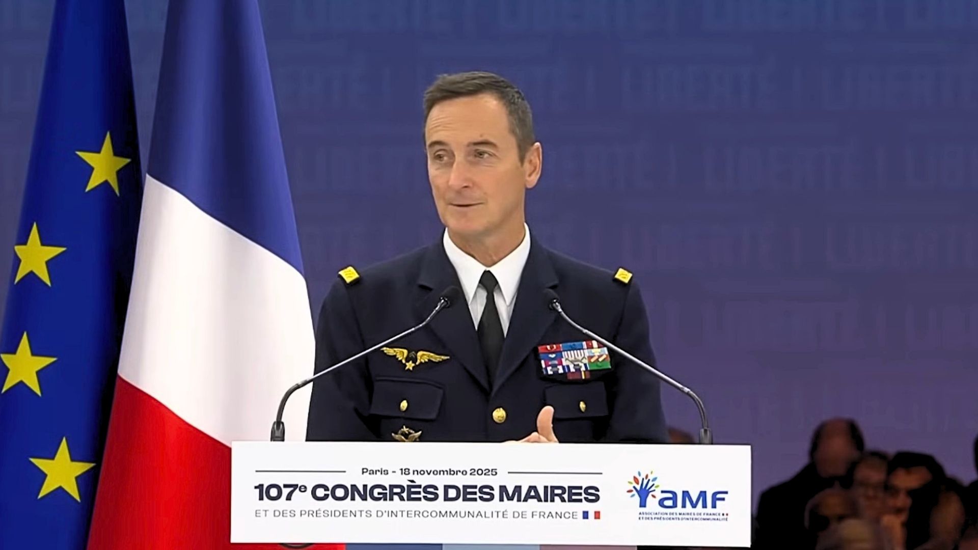 Fabien Mandon chef d'état-major des armées face aux maires - Photo - DR Live AMF