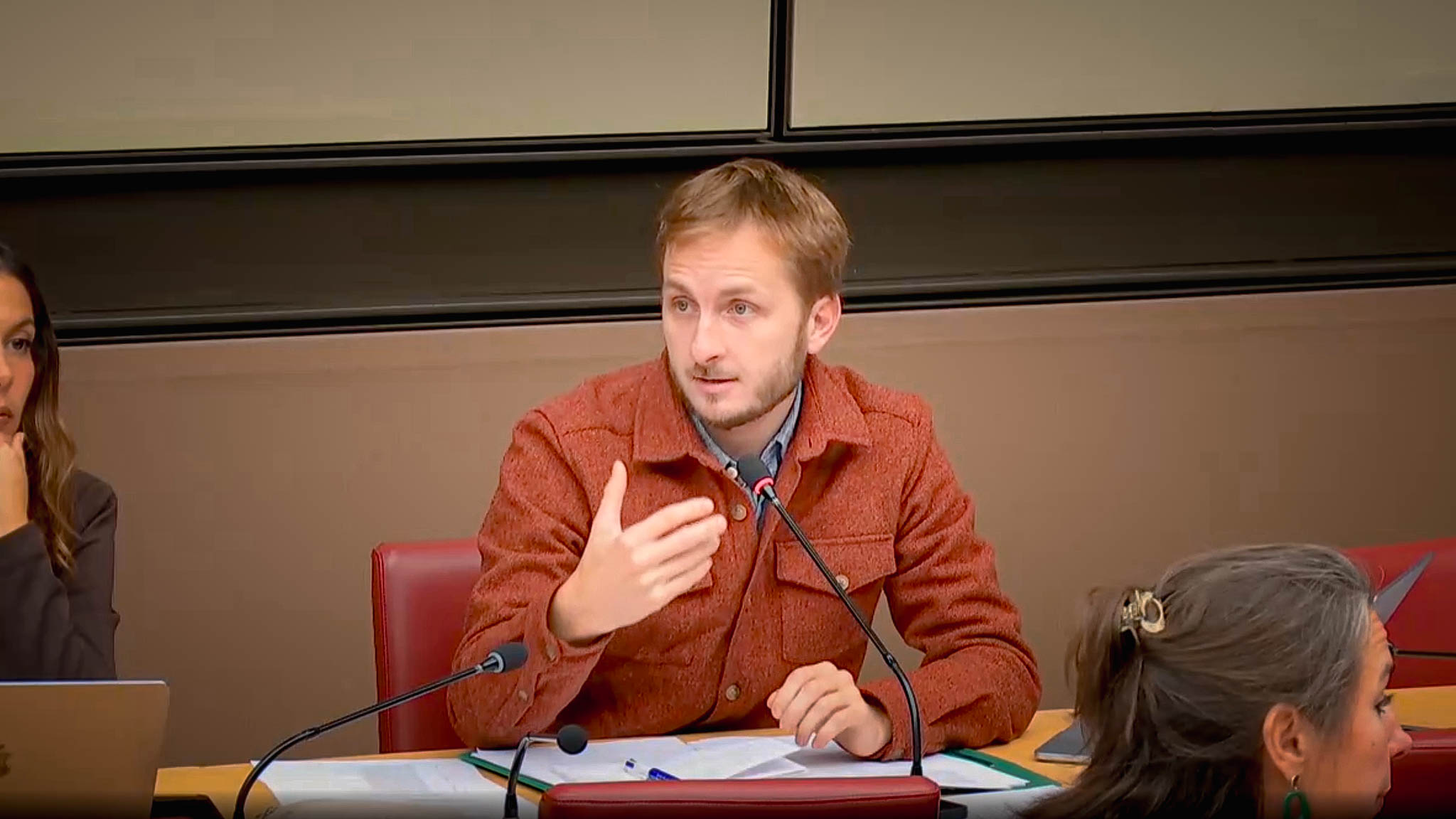 François Piquemal député LFI de la Haute-Garonne en commission des affaires économiques - Photo - AN CAE