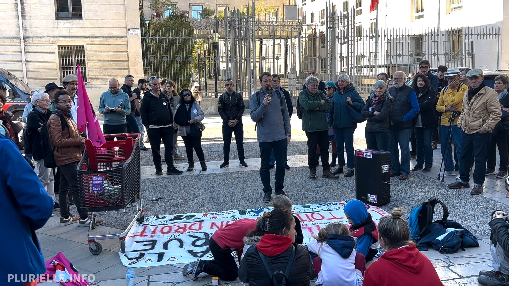 Prise de parole de Samuel Forest, responsable de l’association Solidarité Partagée novembre 2025 - Photo - Jean-Philippe Vallespir