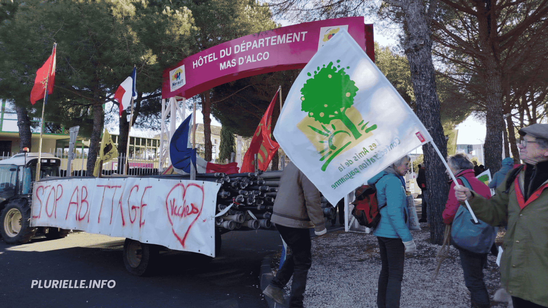 Hôtel du Département à Montpellier la colère paysanne monte - Photo - Lise Florès