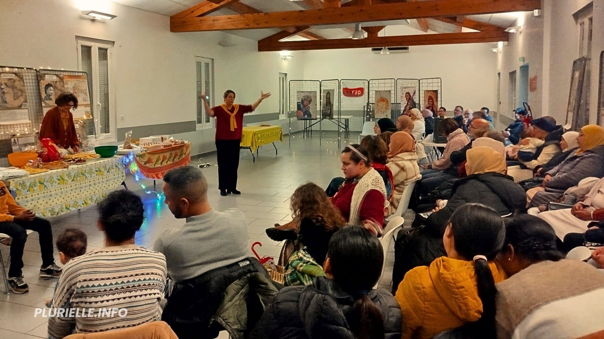 Le soleil de l'amitié entre les peuples atelier socio-linguistique du MRAP - Photo - Lise Florès