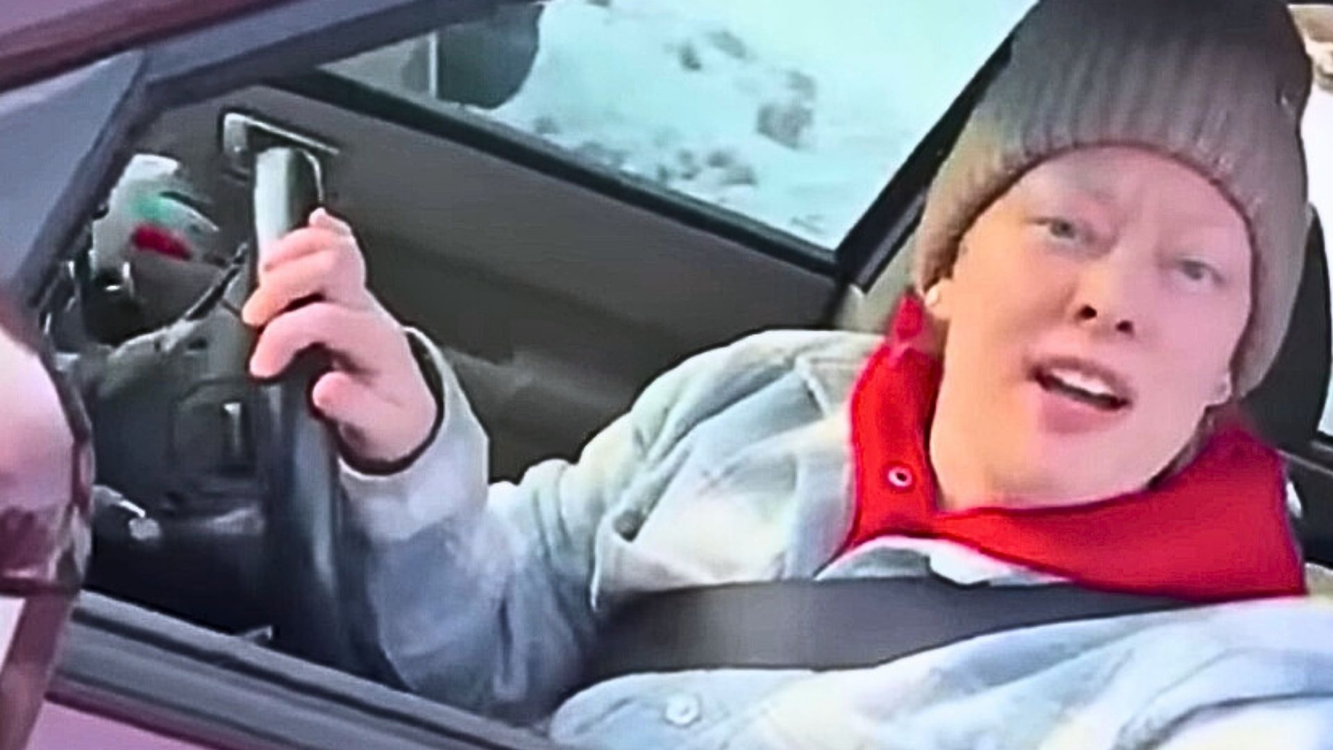 Renee Nicole Good filmée par l'agent ICE quelques secondes avant de lui tirer dessus - Photo - Flux caméra ICE