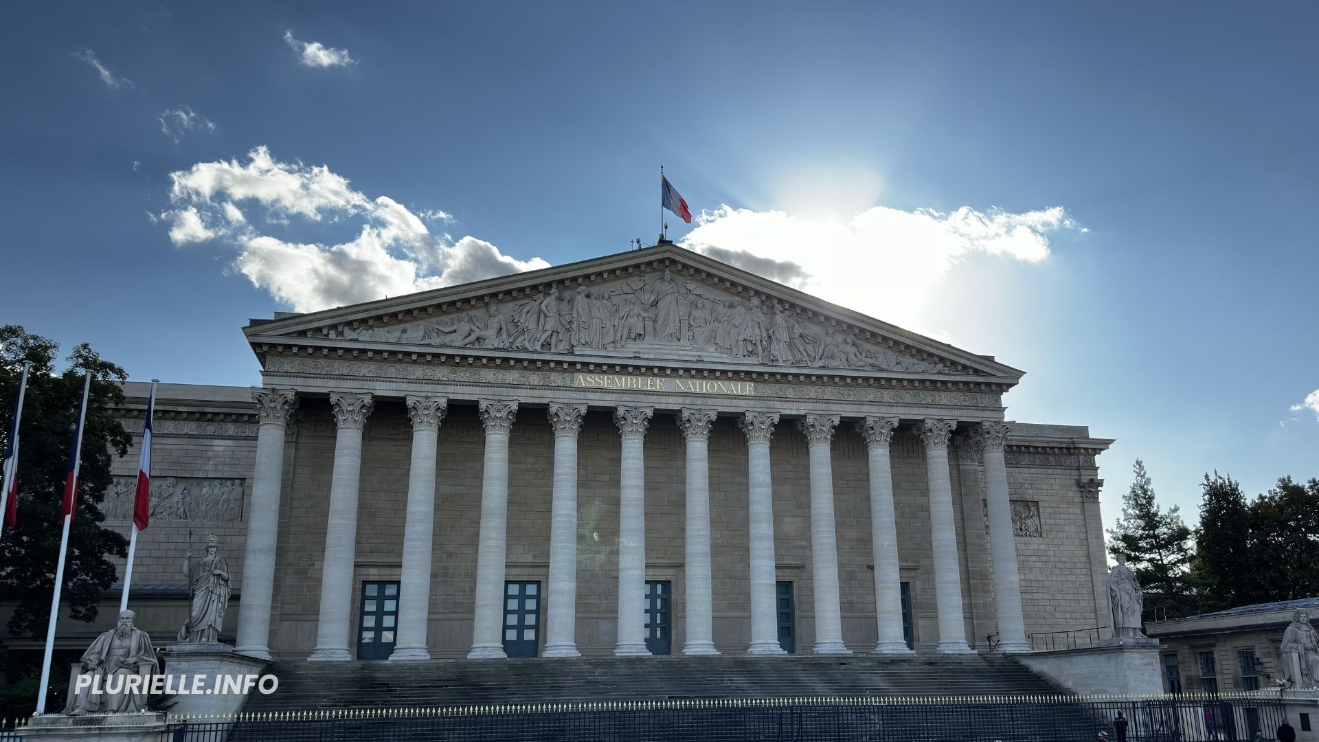 Assemblée nationale facade - Photo - PLURIELLE INFO