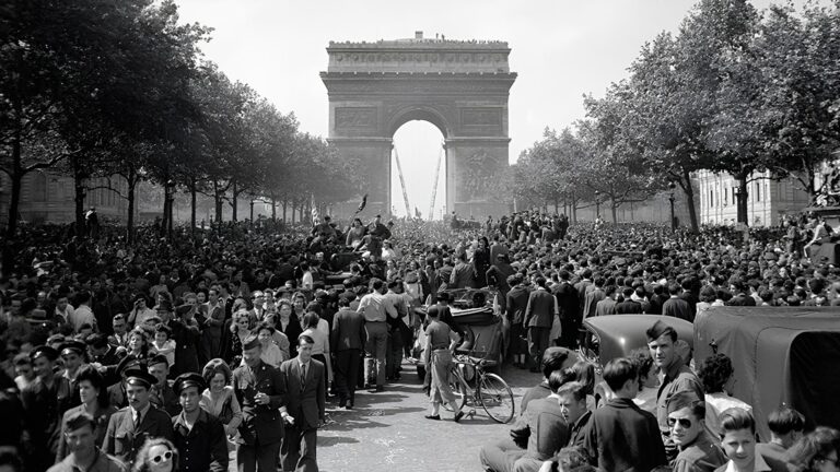 8 mai 1945 : le jour où l’Europe fête la paix pendant que d’autres découvrent l’ampleur du désastre