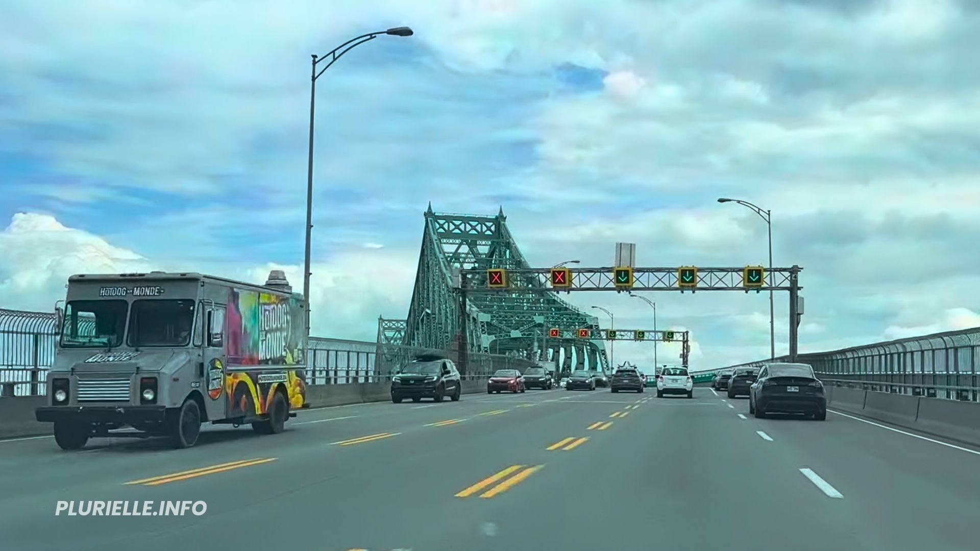 Province canadienne de Québec, Montréal pont Jacques Cartier - Photo - PLURIELLE INFO