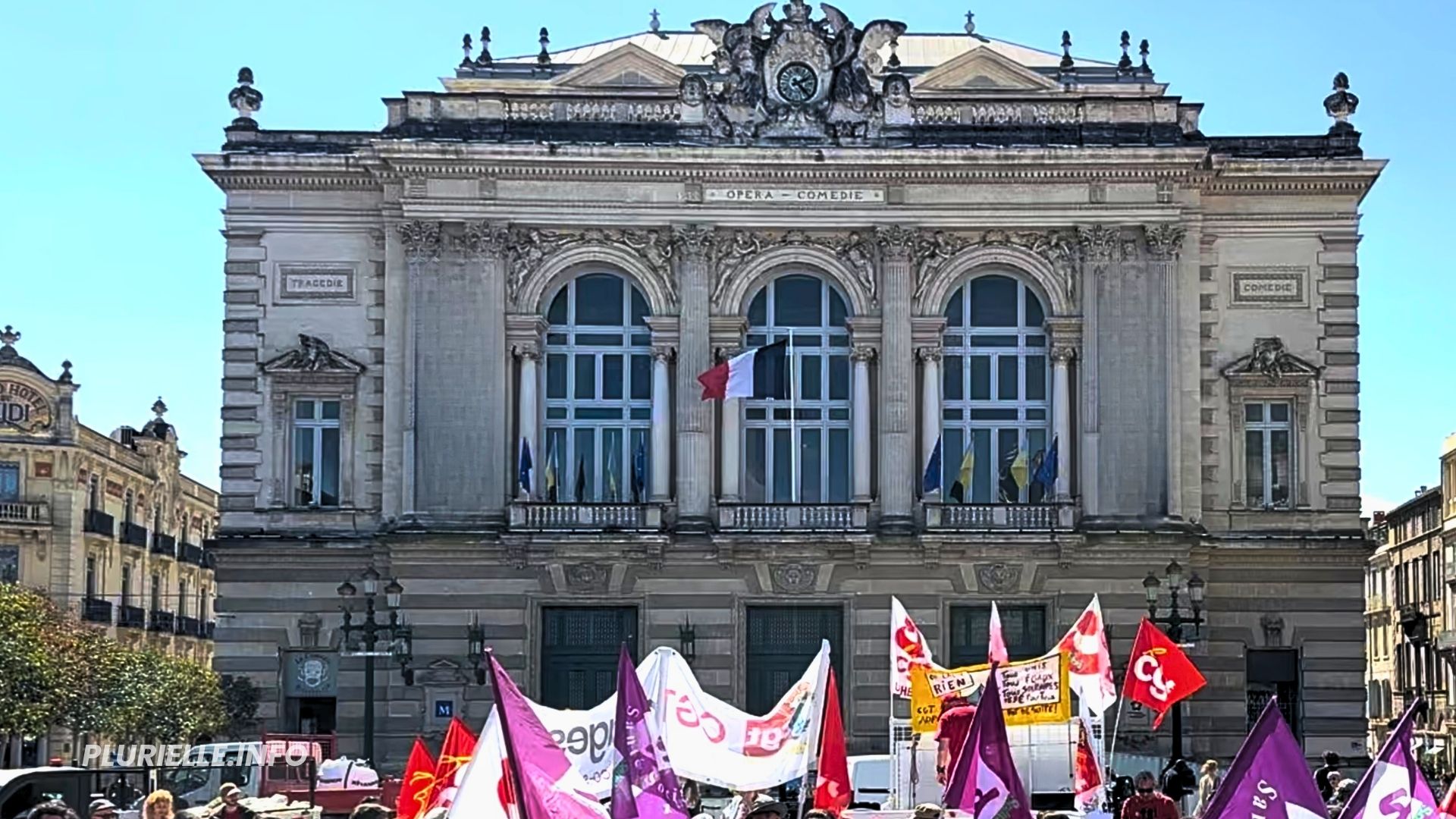 Mobilisation devant l'Opéra Comédie à Montpellier - Photo - Archives PLURIELLE INFO