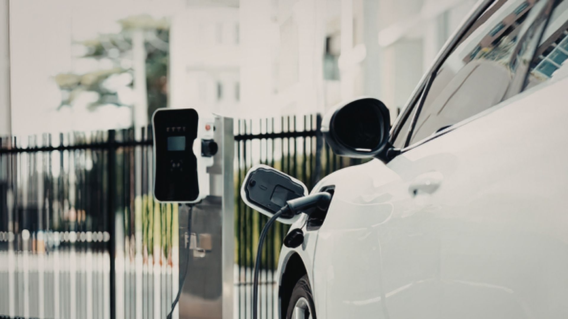 Borne de recharge pour voiture électrique - Photo - Bianca Constantinescu