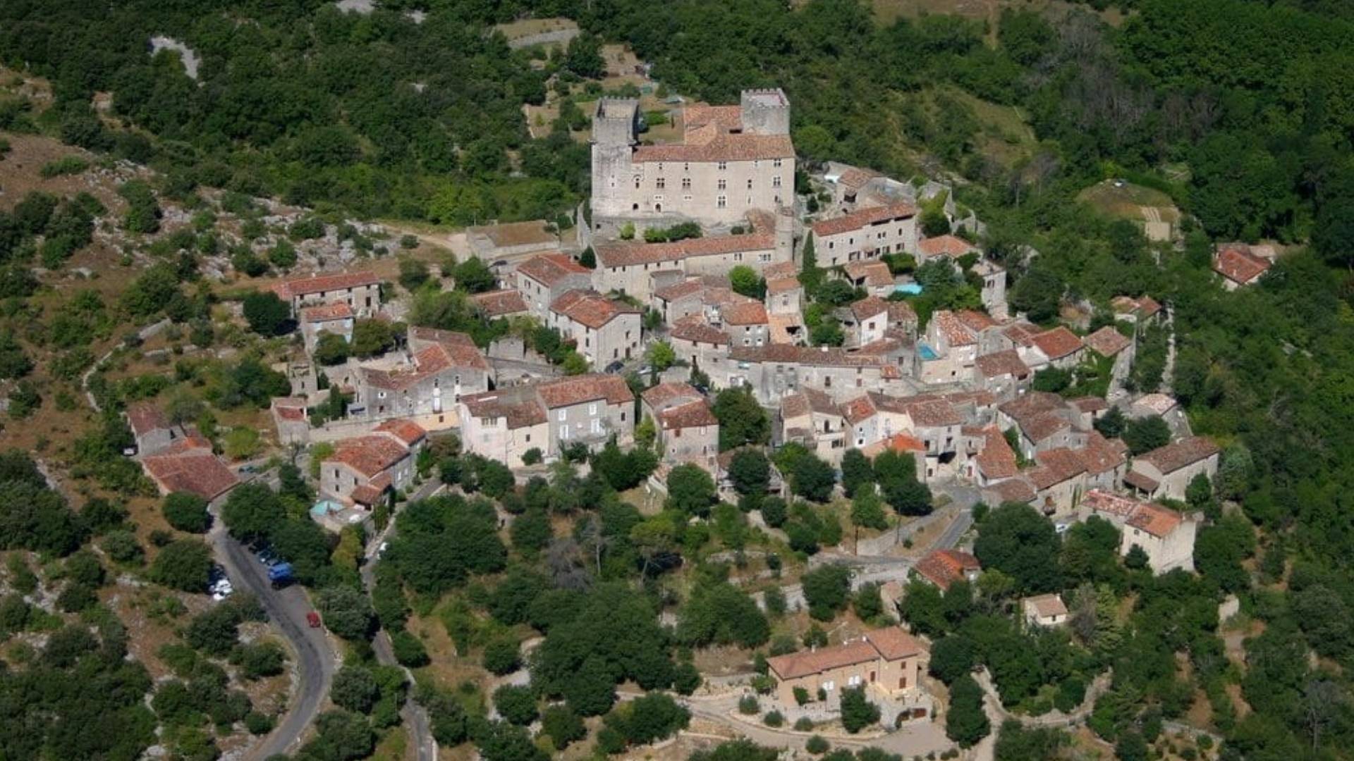 Brissac vue des airs - Photo - CC Cévennes Gangeoises et Suménoises