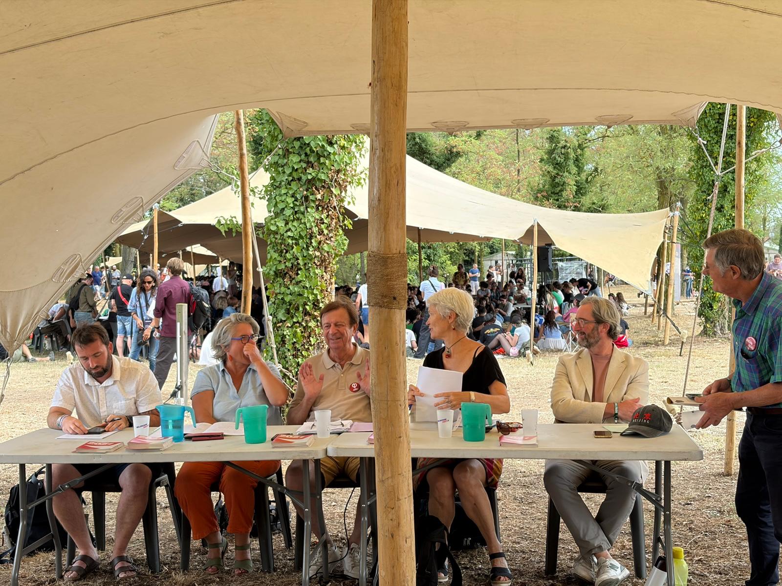 Berenger Cernon, Mireille Bruyère, Francis Parny, Anne Debregeas, Gregory Lepoutre, pour parler du devenir possible des entreprises publiques - Photo - PLURIELLE INFO