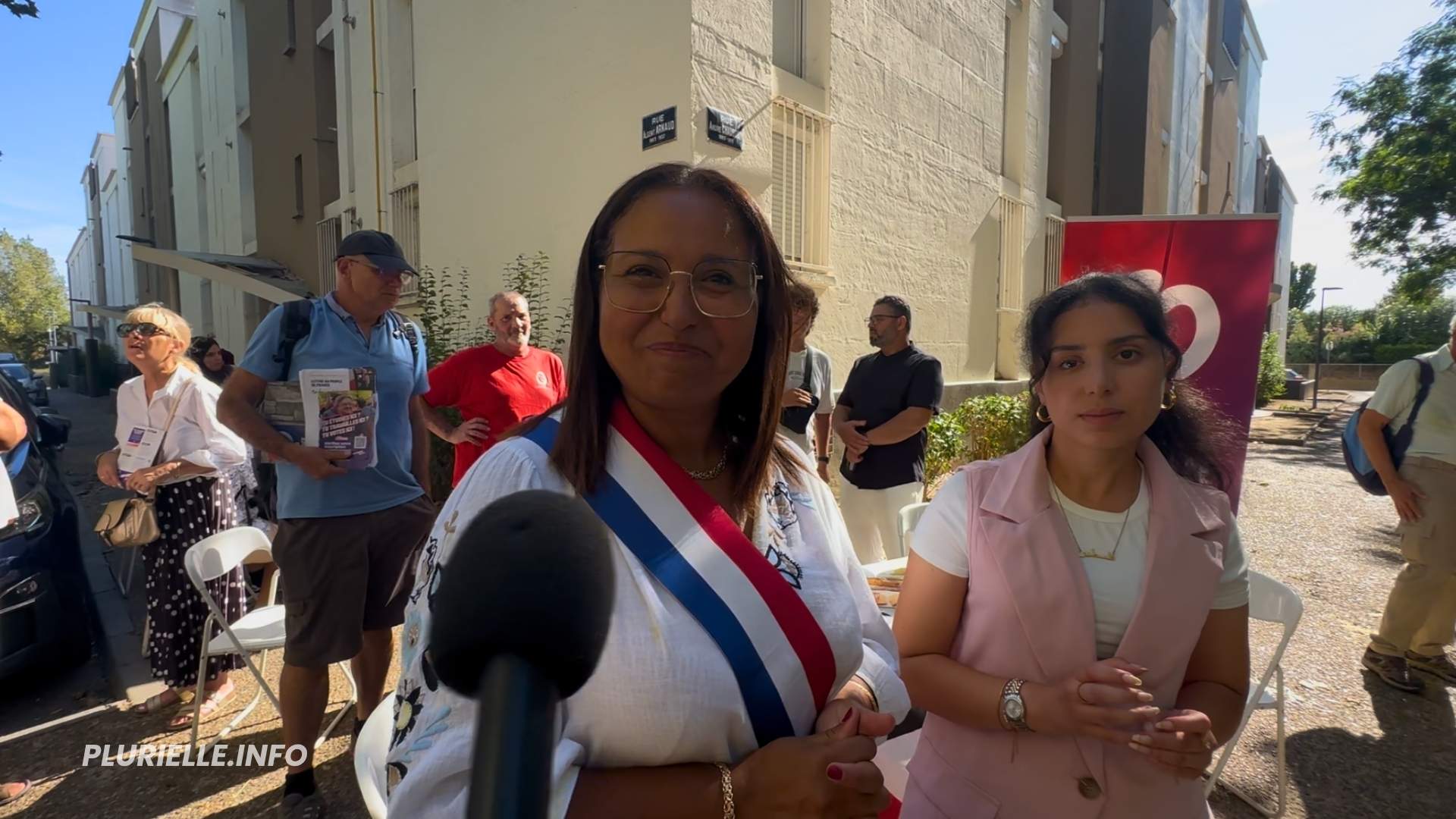 Béziers Farida Amrani et Wissal El Jarrari en interview - Photo - PLURIELLE INFO