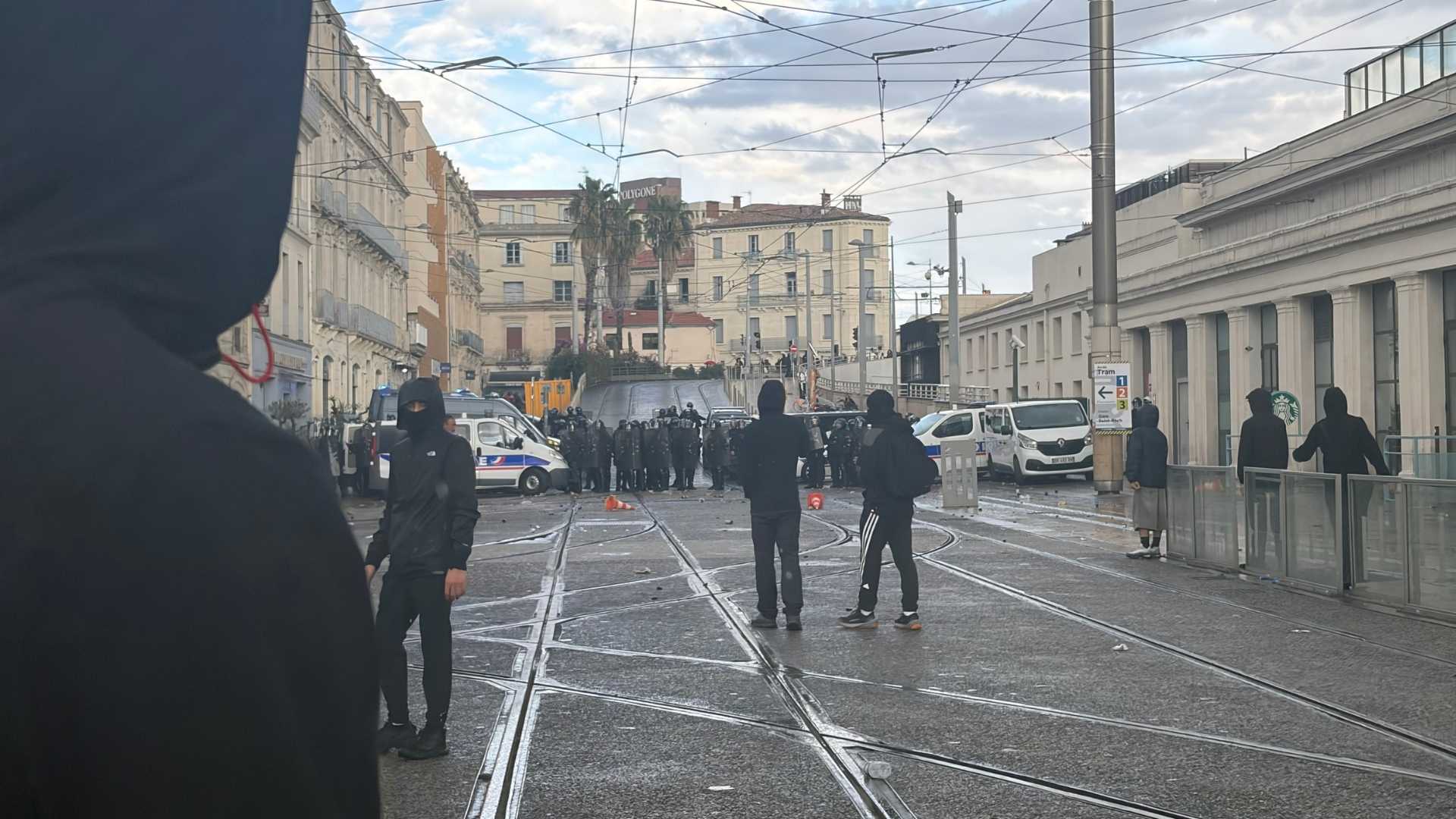 17 octobre Montpellier Black bloc, Flic bloc même tenue, pas forcément le même rôle - Photo - PLURIELLE INFO