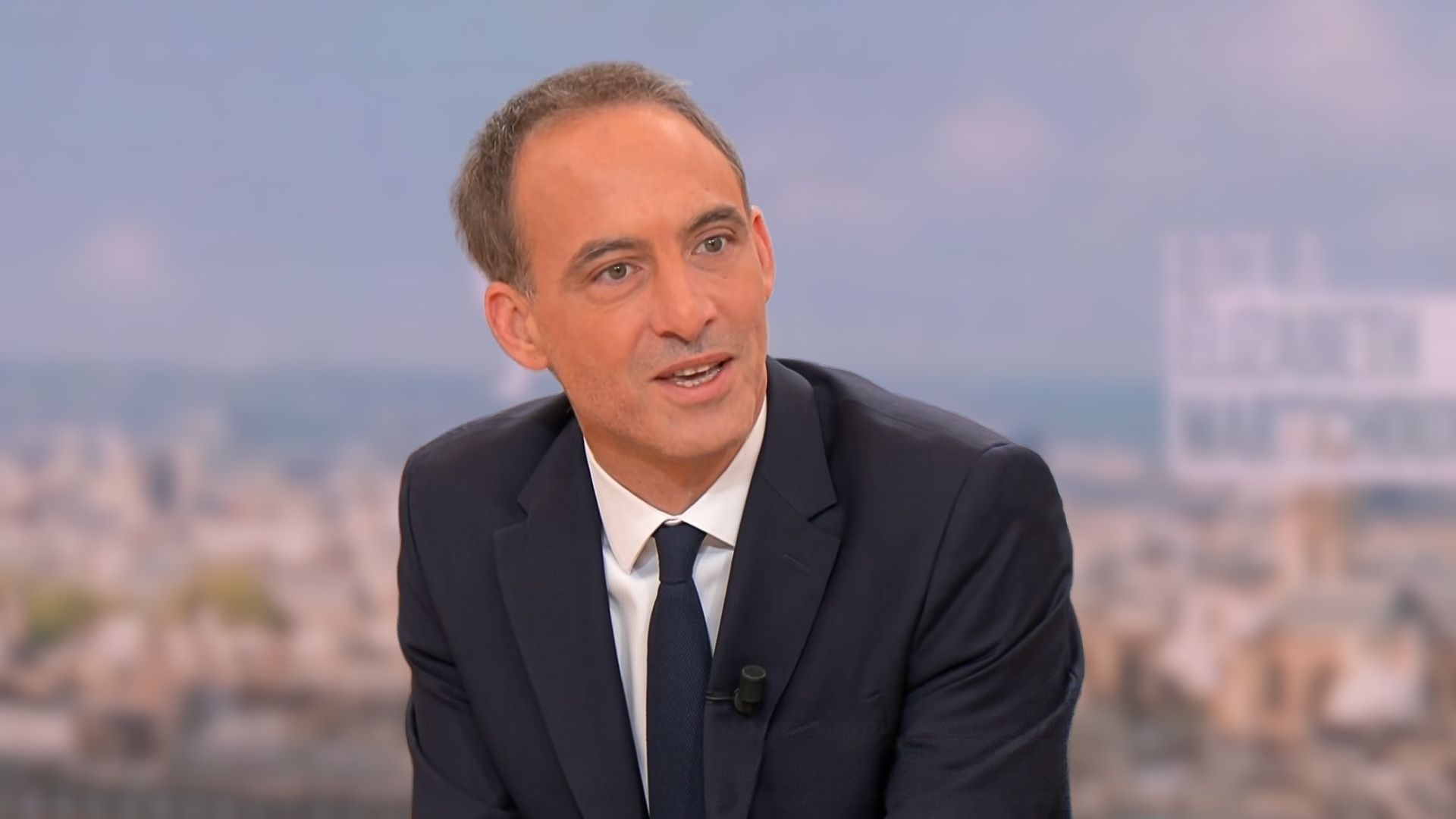 Raphaël Glucksmann dans la Matinale TF1 - Photo - TF1 octobre 2026